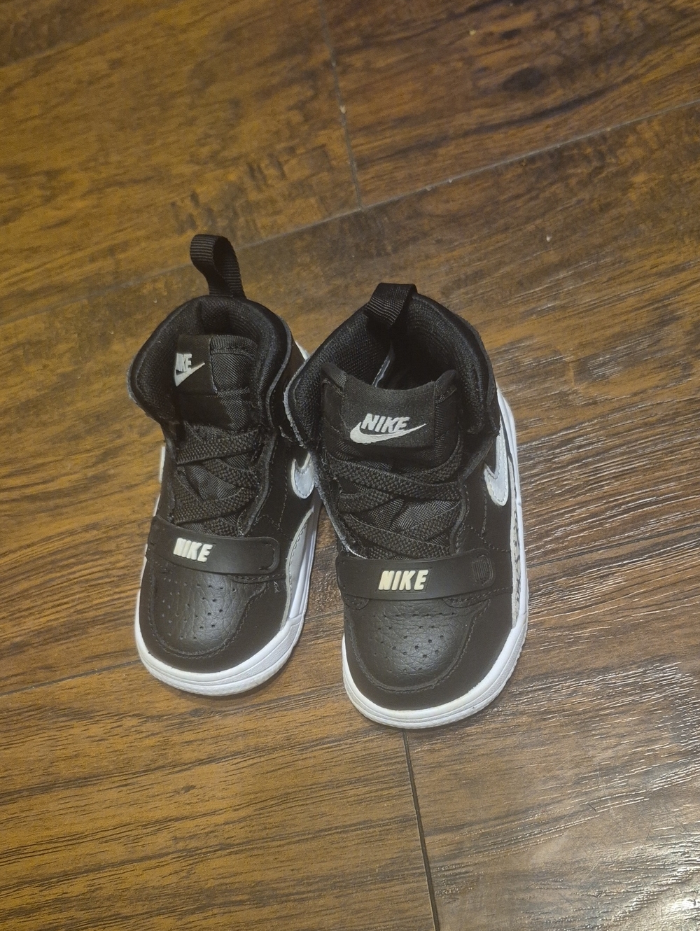 Nike Kids Black & White Low-Top Sneakers